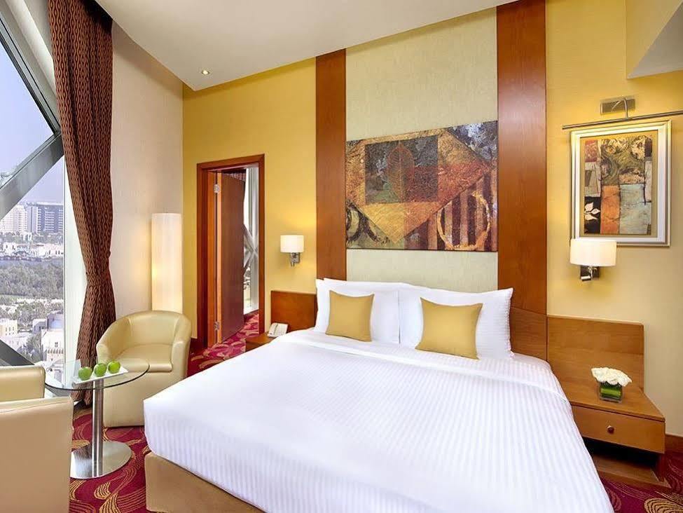 City Seasons Towers Hotel Bur Dubaj Kültér fotó